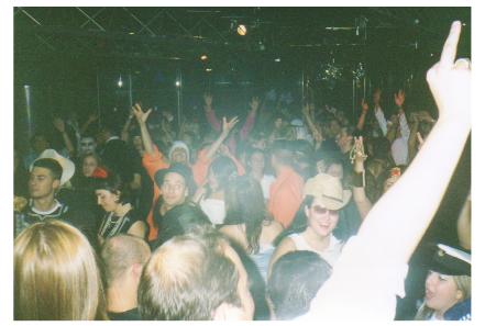 fd2002THECROWD.JPG